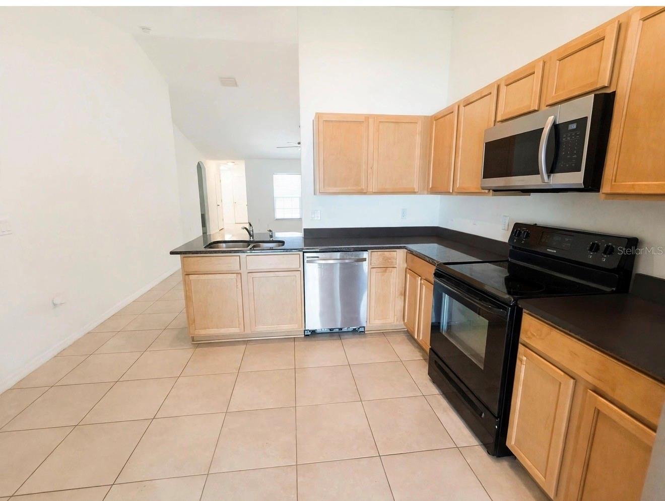 20 Rainstone Ln #b Property Photo 6