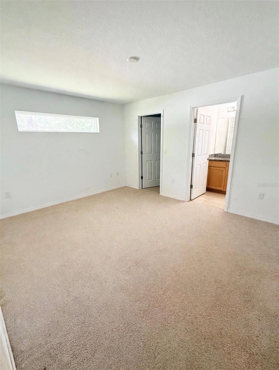 20 Rainstone Ln #b Property Photo 7