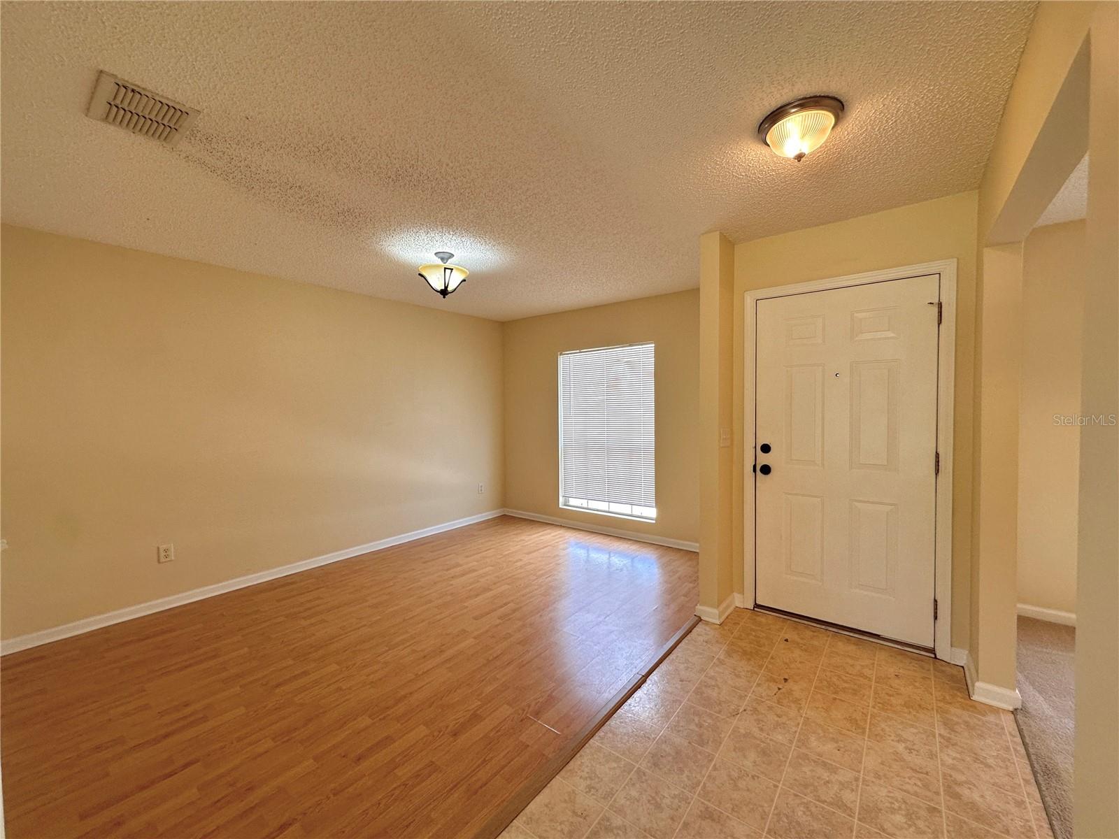 89 Berkshire Ln Property Photo 3
