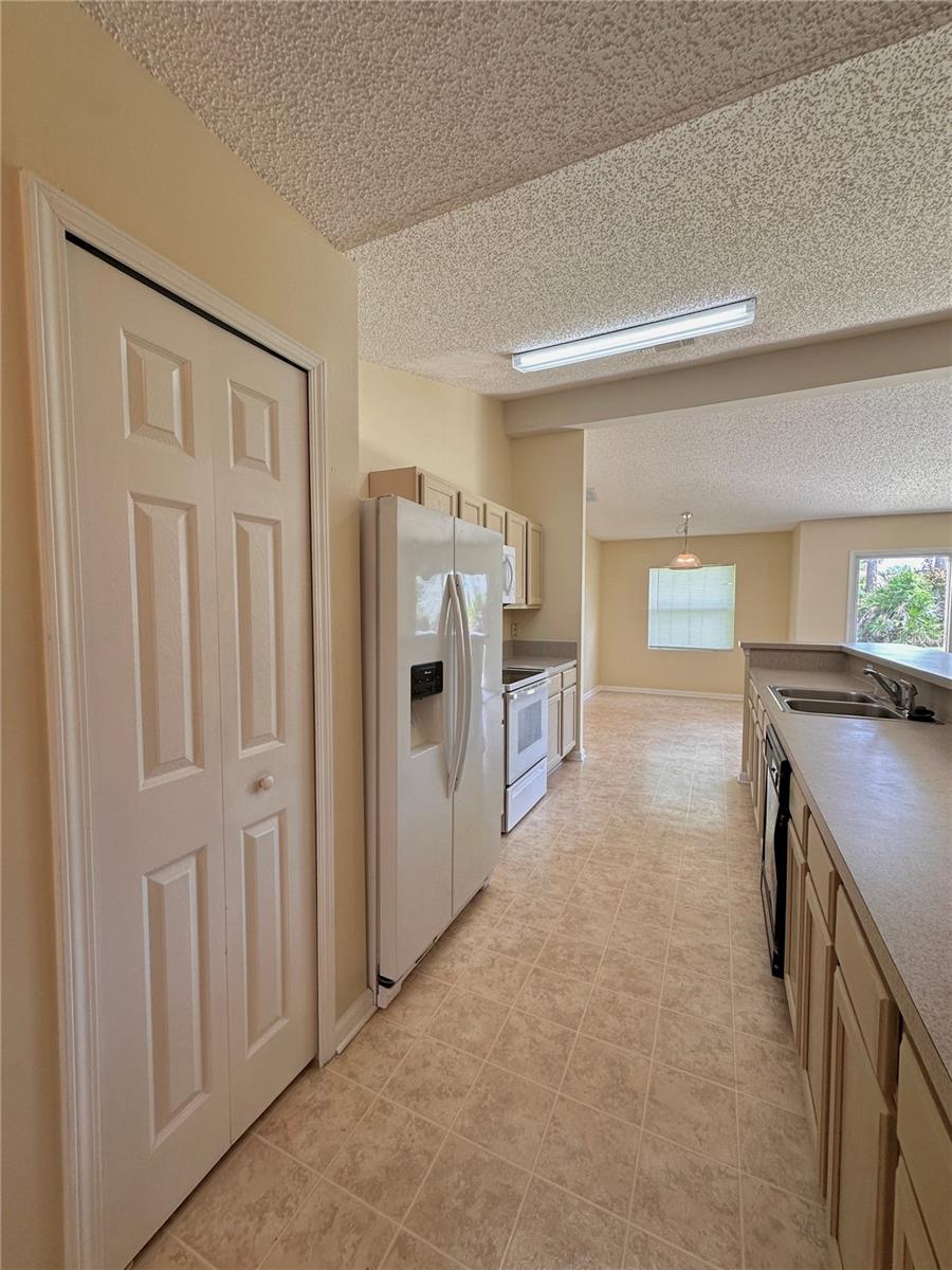 89 Berkshire Ln Property Photo 6