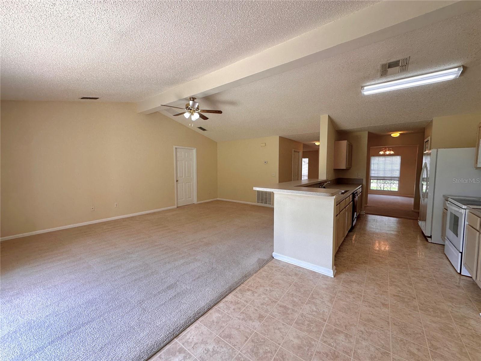 89 Berkshire Ln Property Photo 9