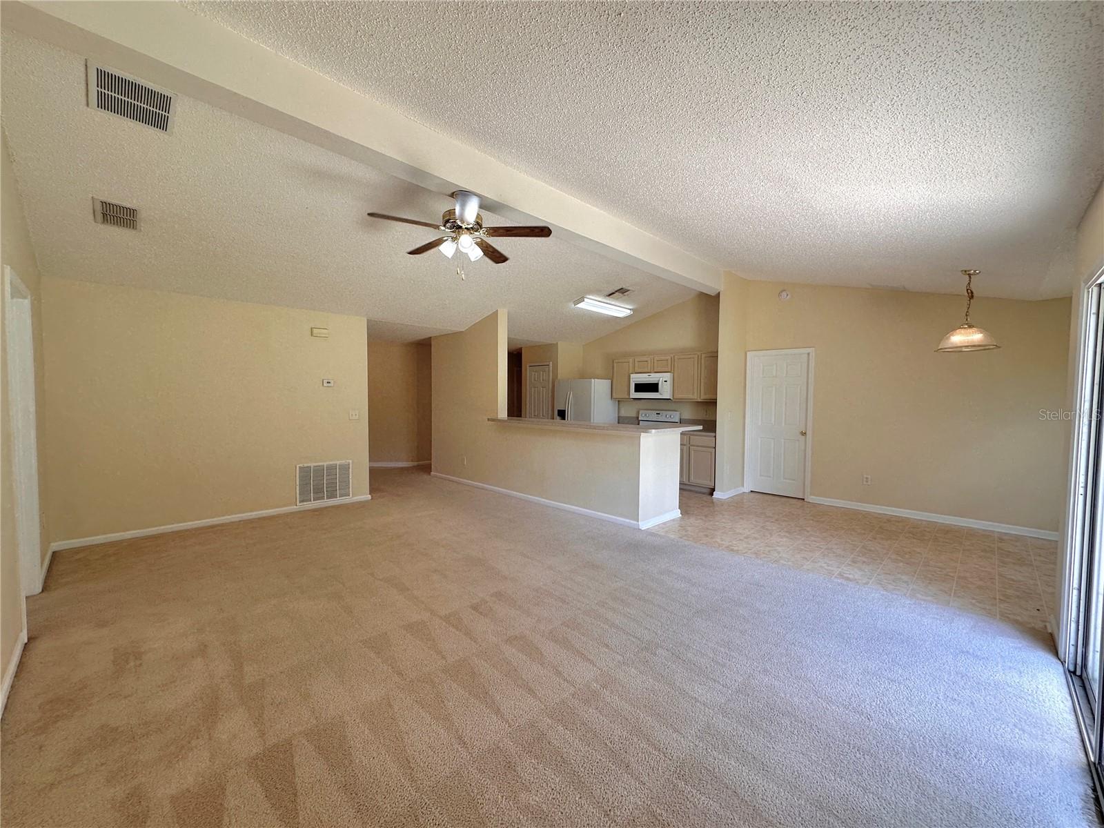 89 Berkshire Ln Property Photo 11