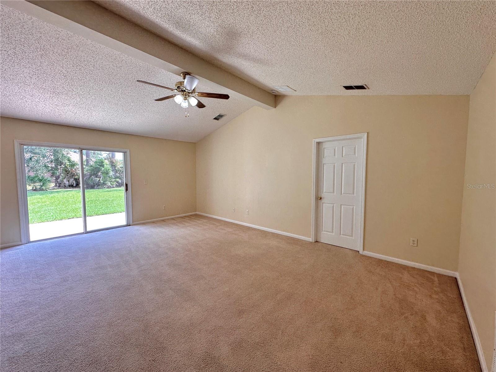 89 Berkshire Ln Property Photo 13
