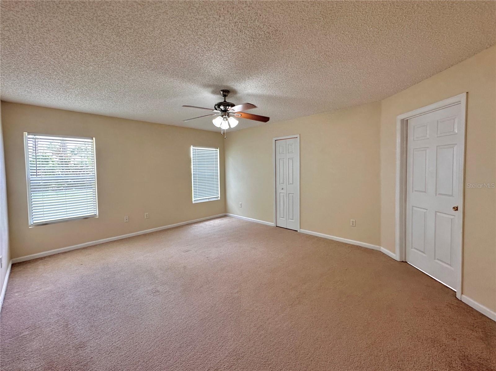 89 Berkshire Ln Property Photo 14