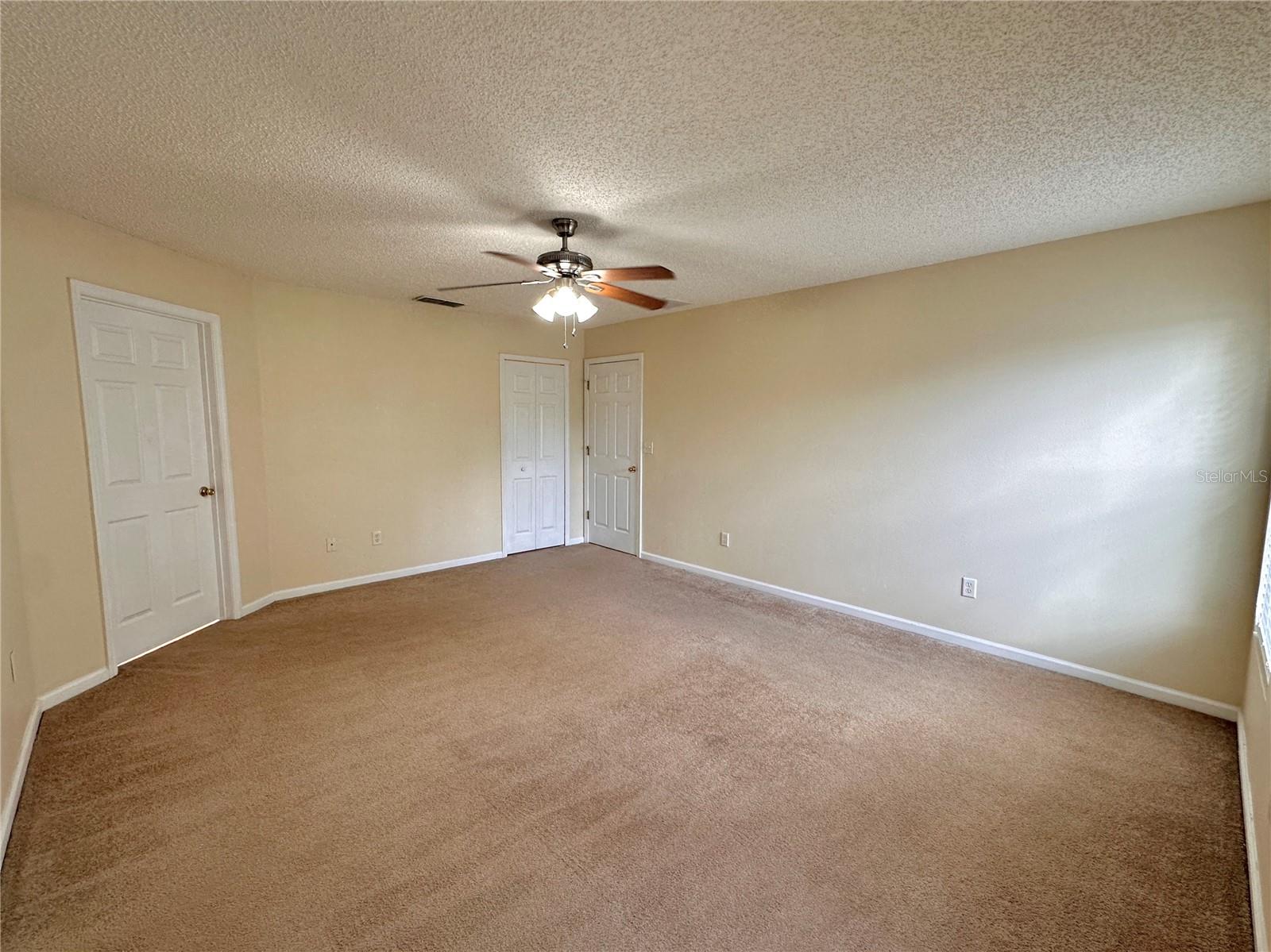 89 Berkshire Ln Property Photo 15