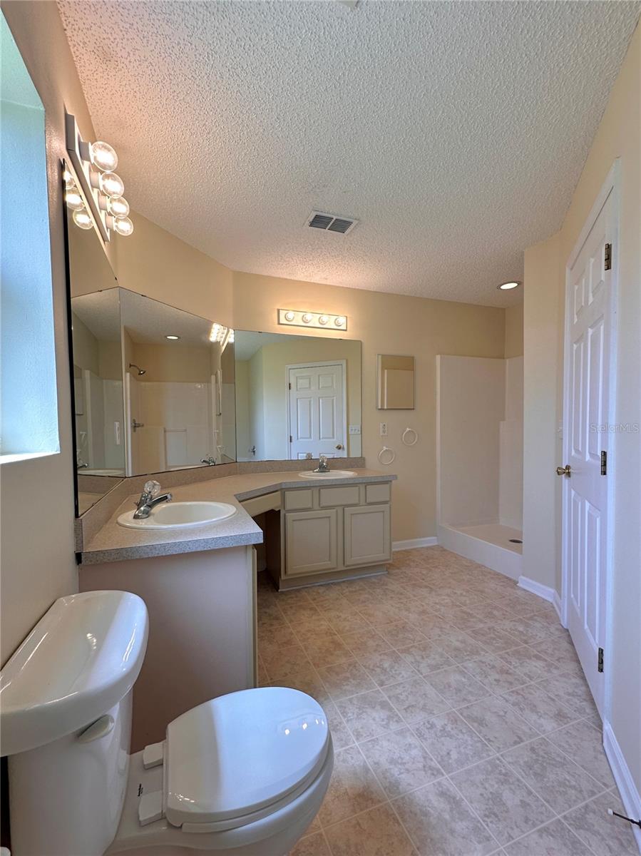89 Berkshire Ln Property Photo 19