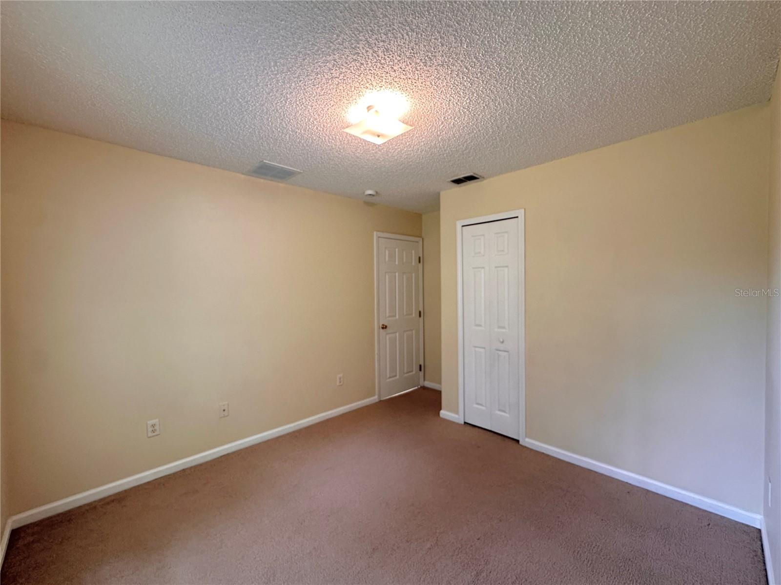 89 Berkshire Ln Property Photo 20