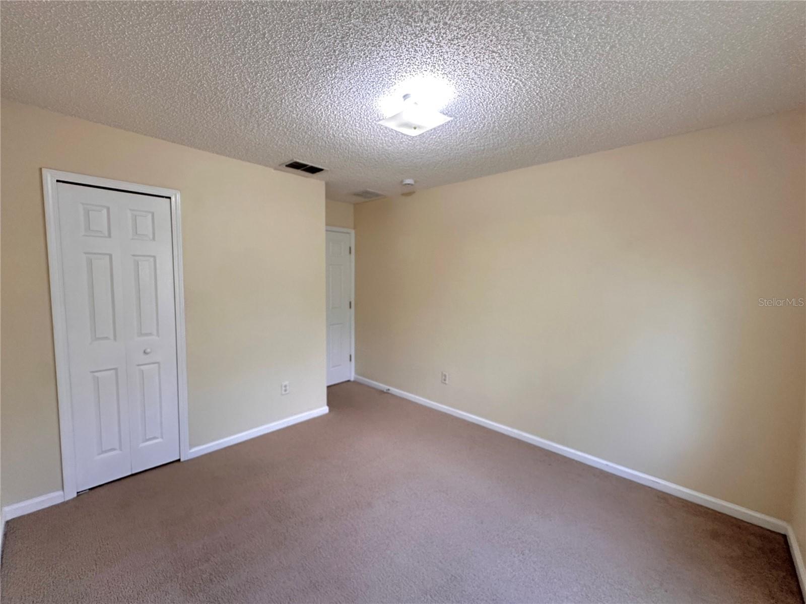 89 Berkshire Ln Property Photo 26
