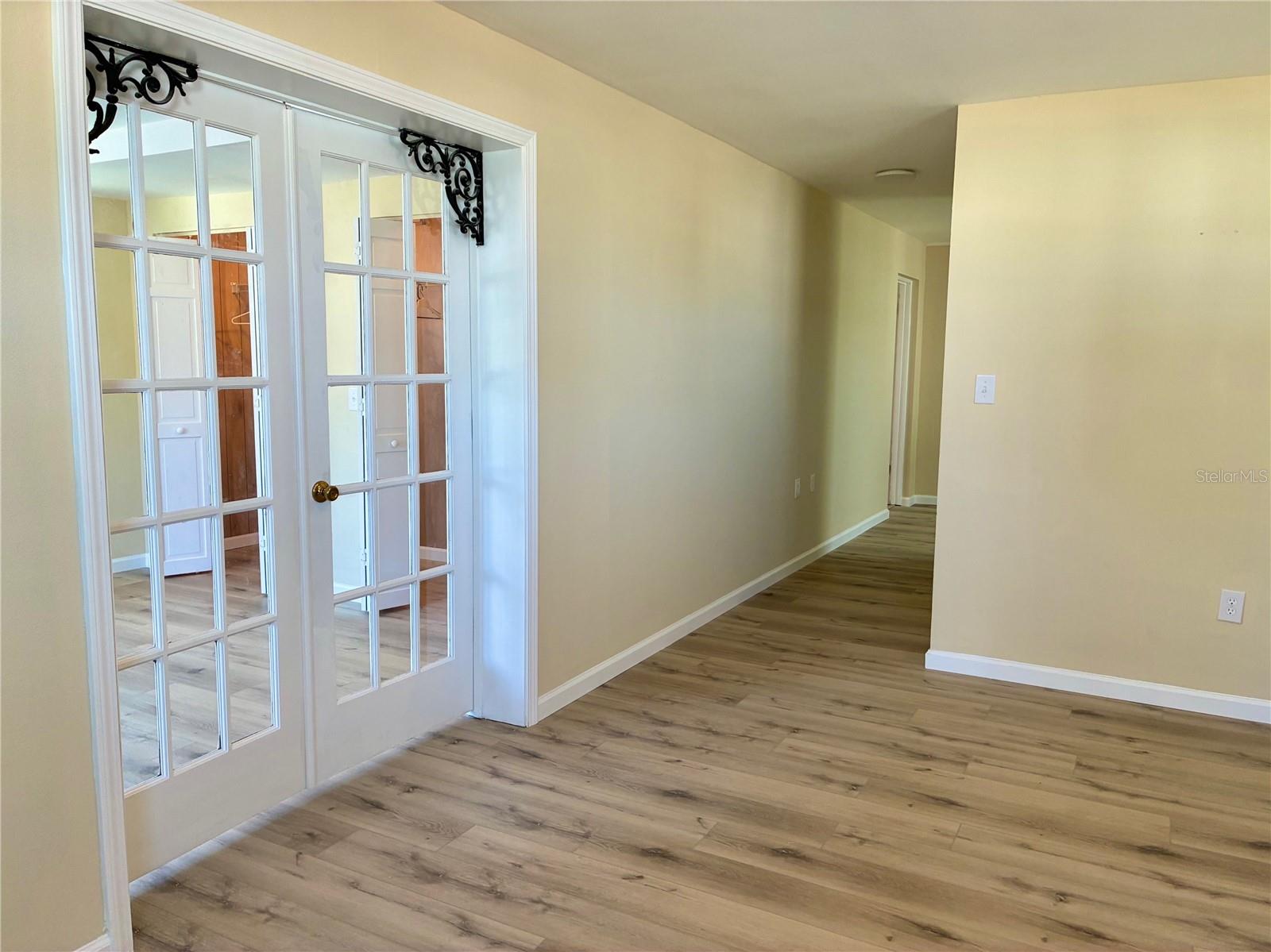 1828 S Central Ave Property Photo 15