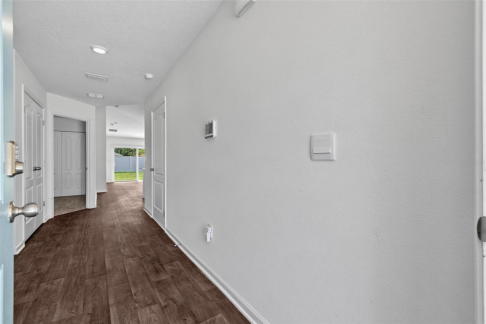 6 Prosperity Ln #b Property Photo 4