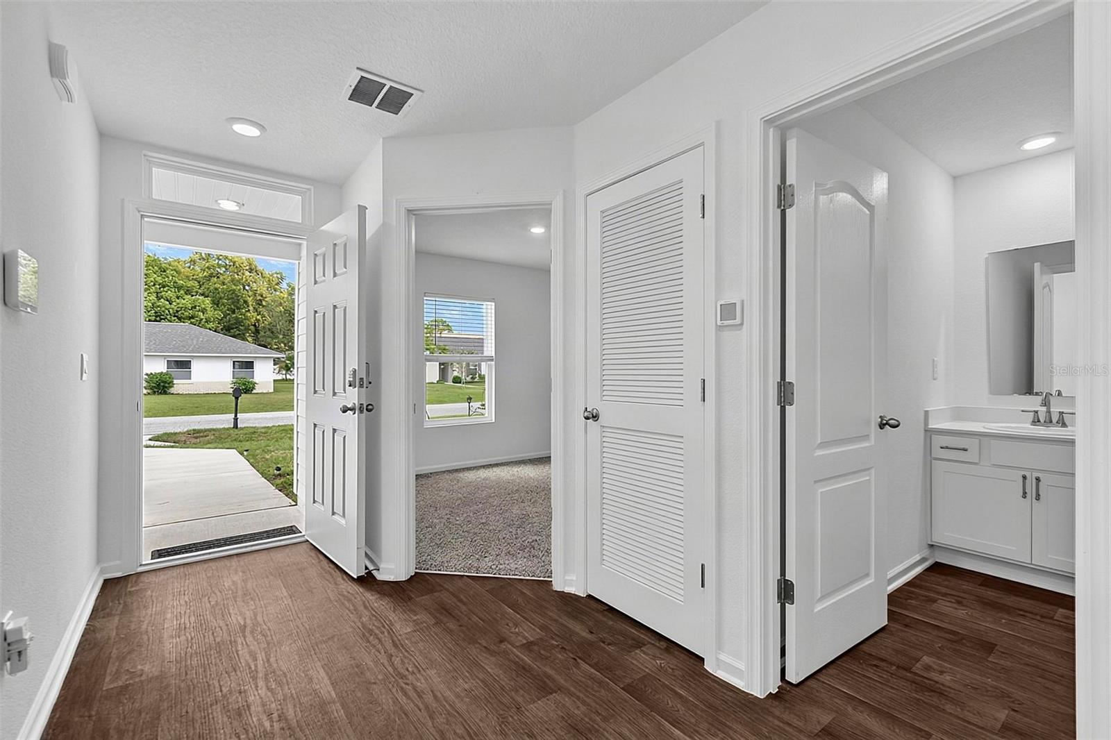 6 Prosperity Ln #b Property Photo 5