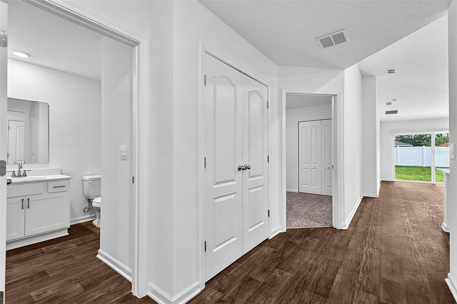 6 Prosperity Ln #b Property Photo 8