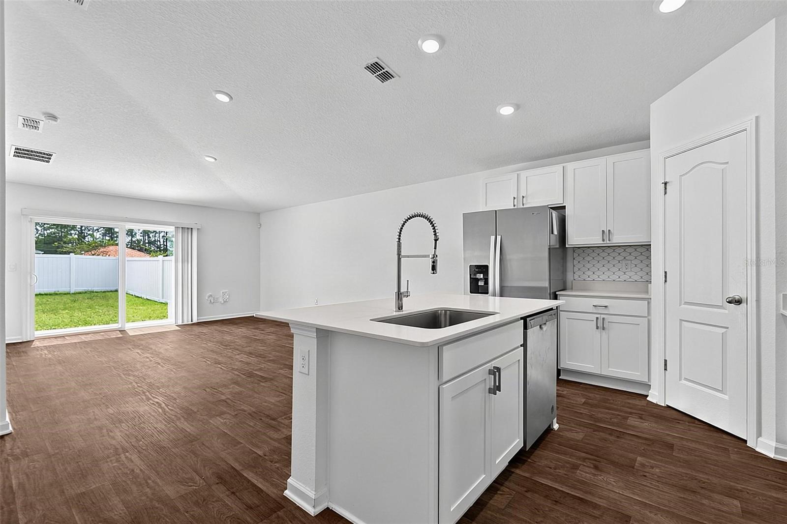 6 Prosperity Ln #b Property Photo 14