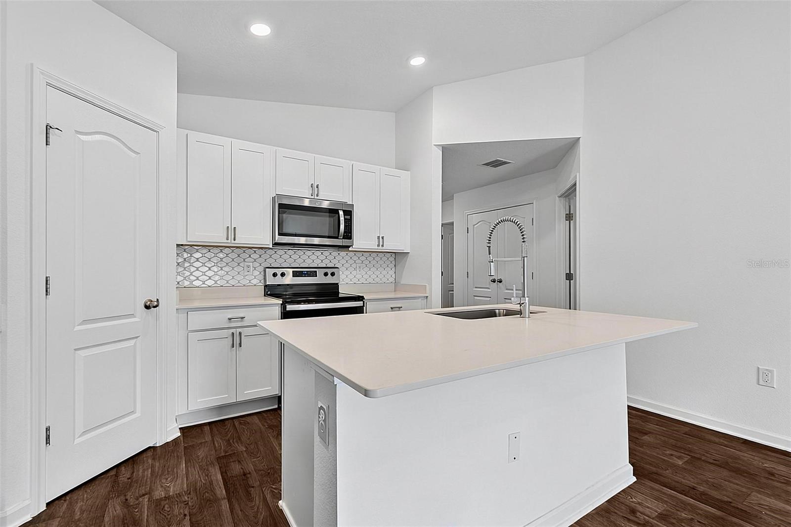 6 Prosperity Ln #b Property Photo 15