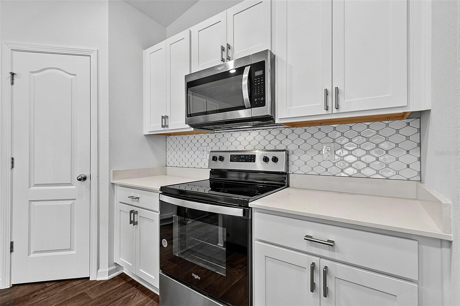 6 Prosperity Ln #b Property Photo 16