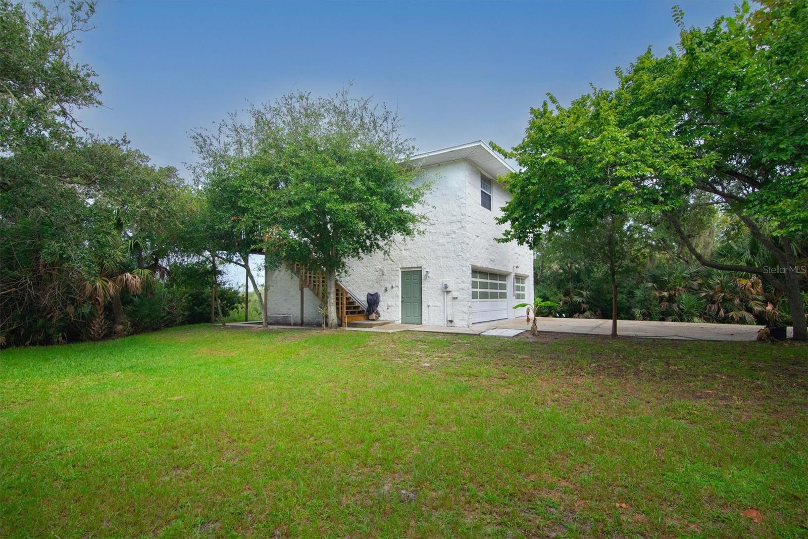 1835 Oak Pl Property Photo 6