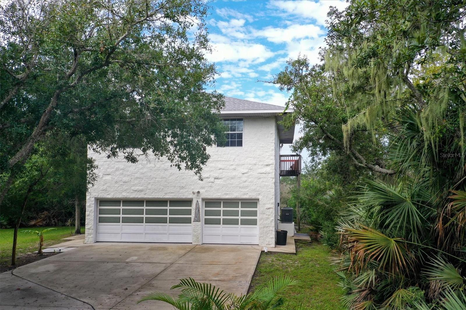 1835 Oak Pl Property Photo 9
