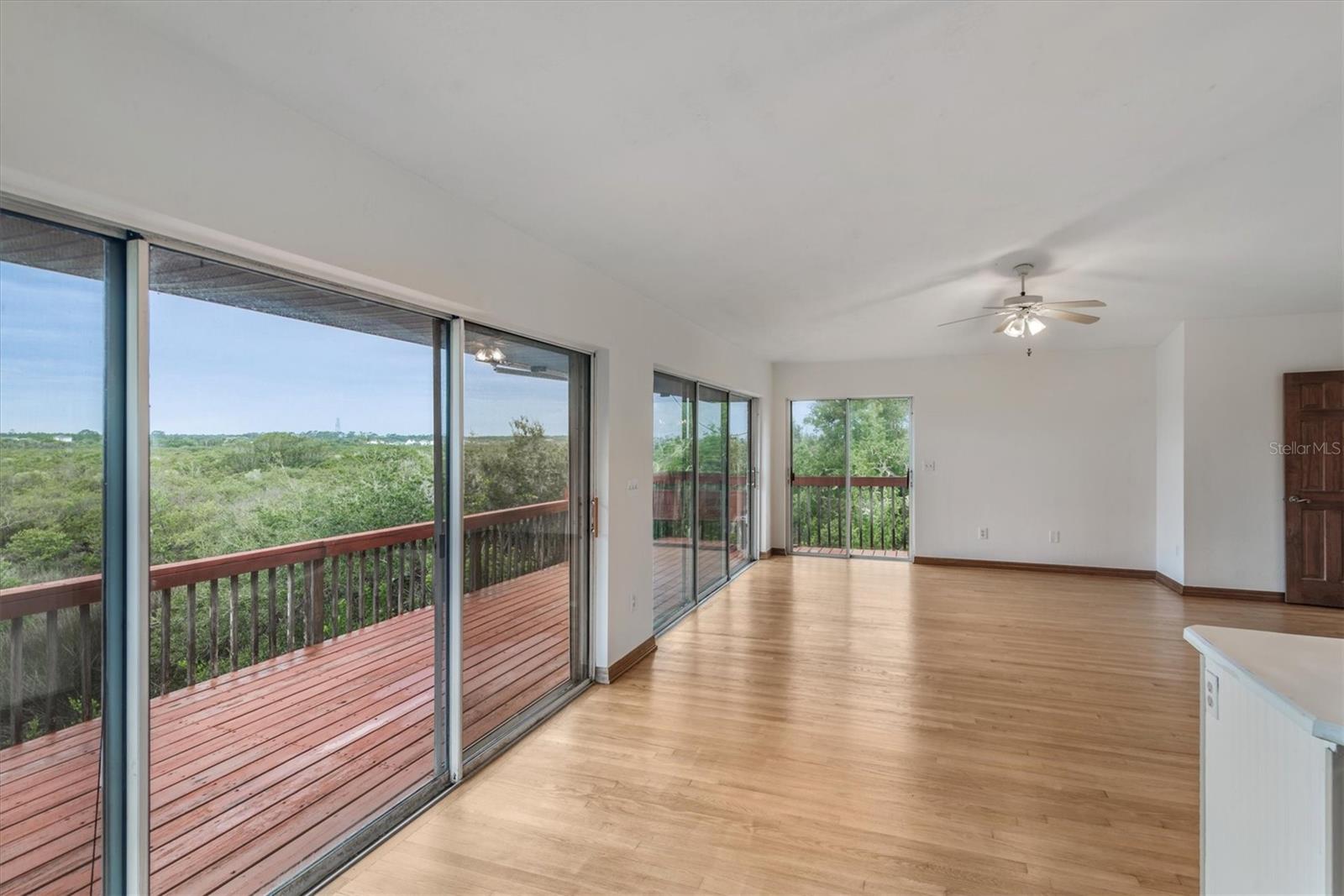 1835 Oak Pl Property Photo 31
