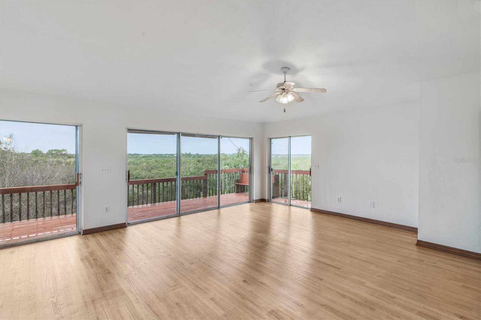 1835 Oak Pl Property Photo 32