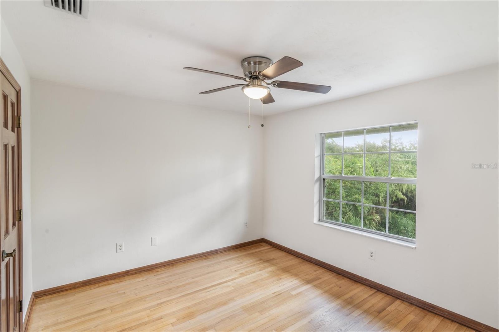 1835 Oak Pl Property Photo 41