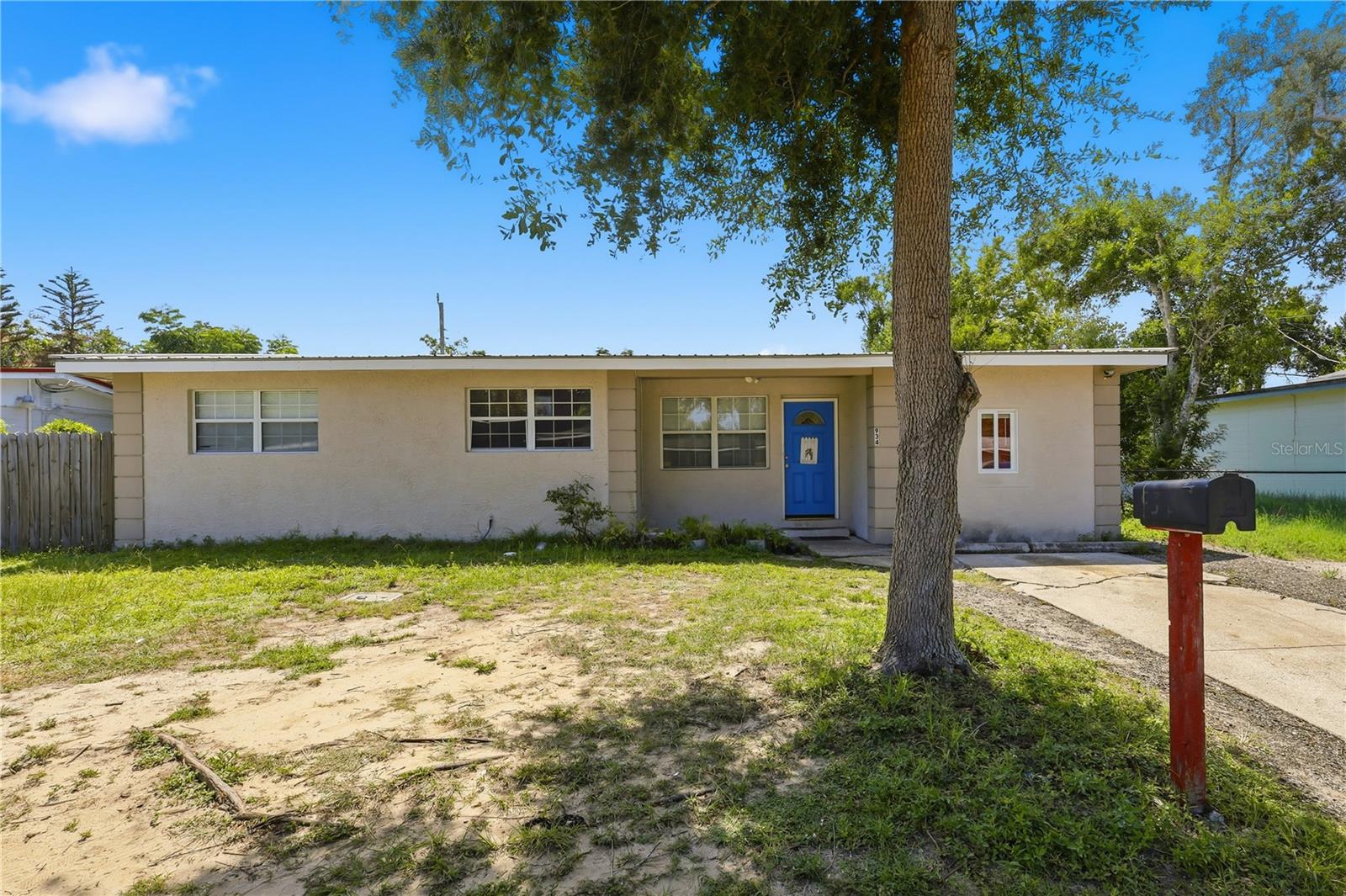 934 LEWIS DR
