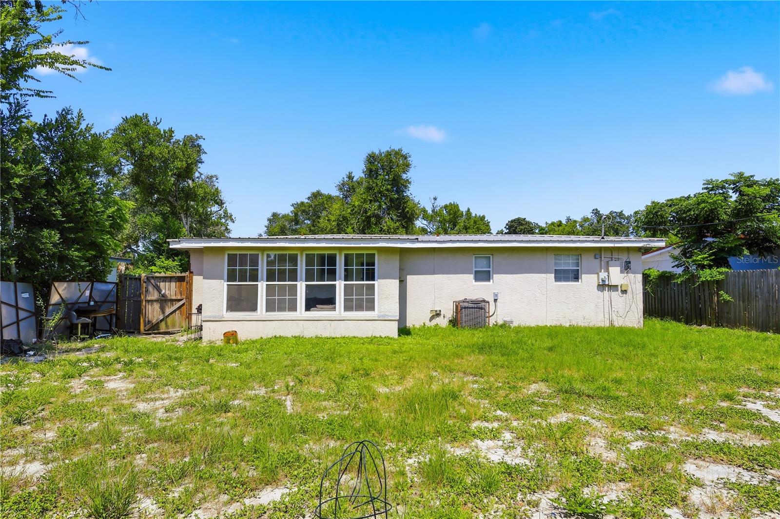 934 Lewis Dr Property Photo 4