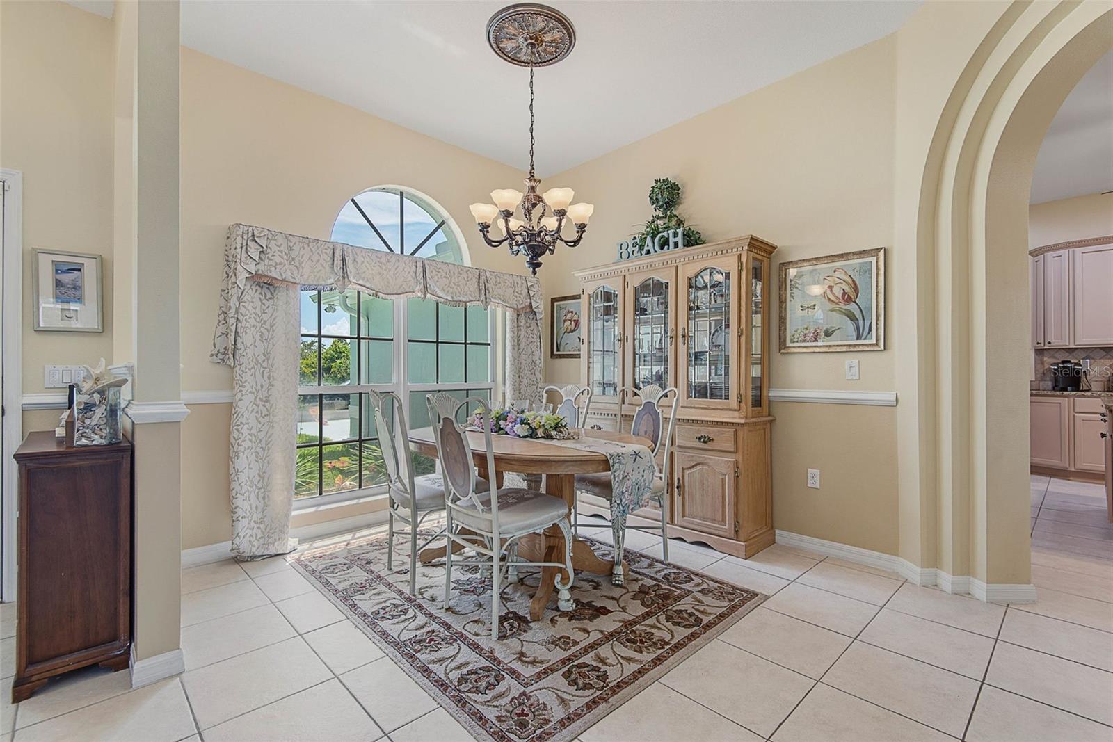 9 Faircastle Ln Property Photo 7