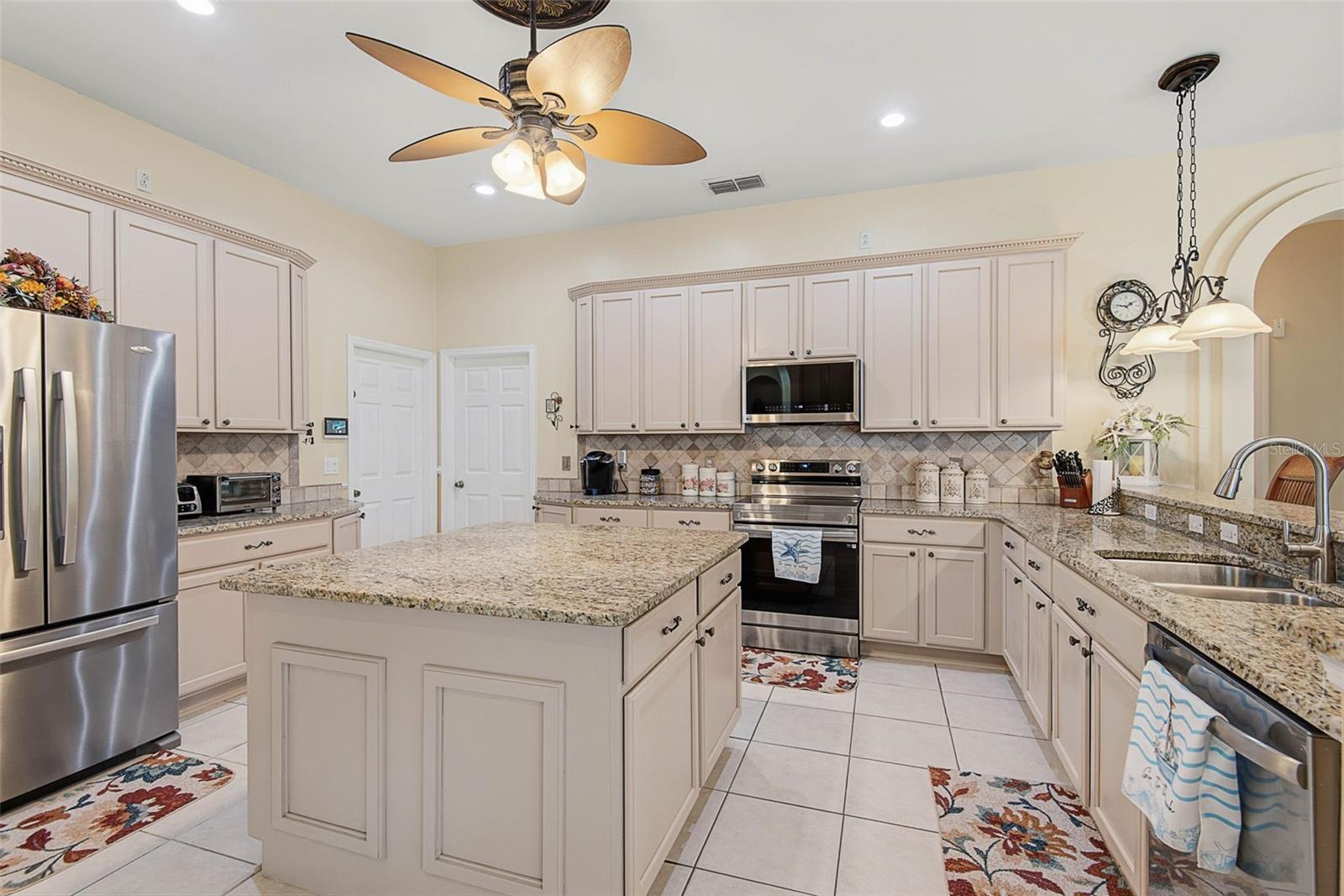 9 Faircastle Ln Property Photo 24