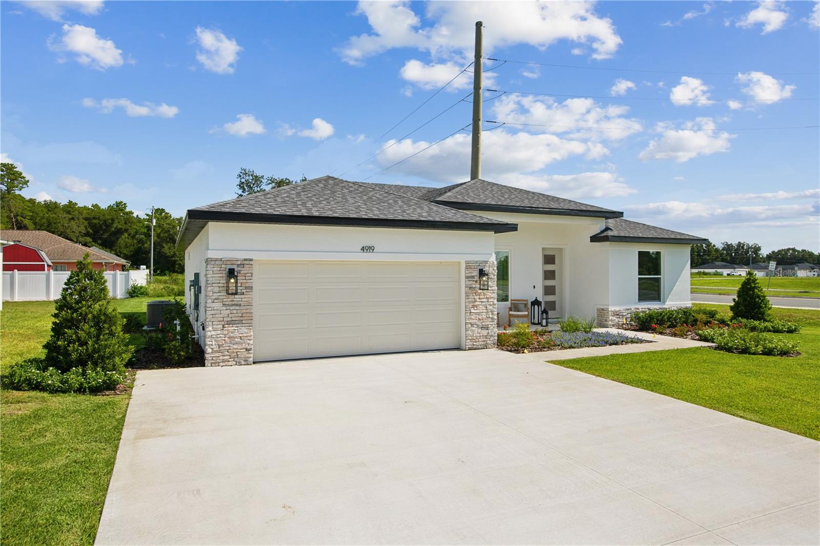17 Bonnie Ln Property Photo 3