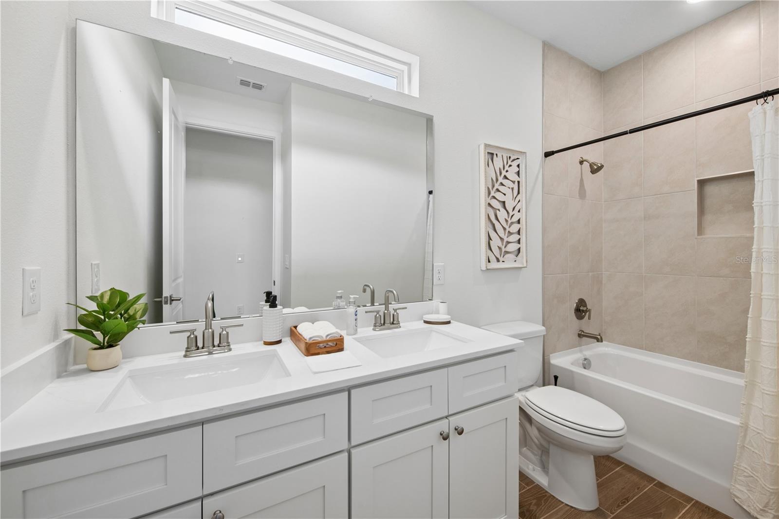 17 Bonnie Ln Property Photo 8