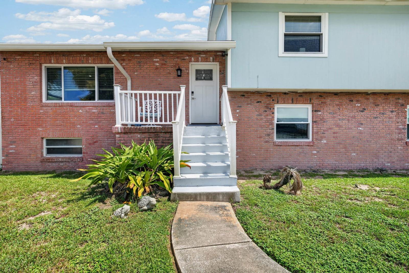 10 Tipperary Ln Property Photo 3