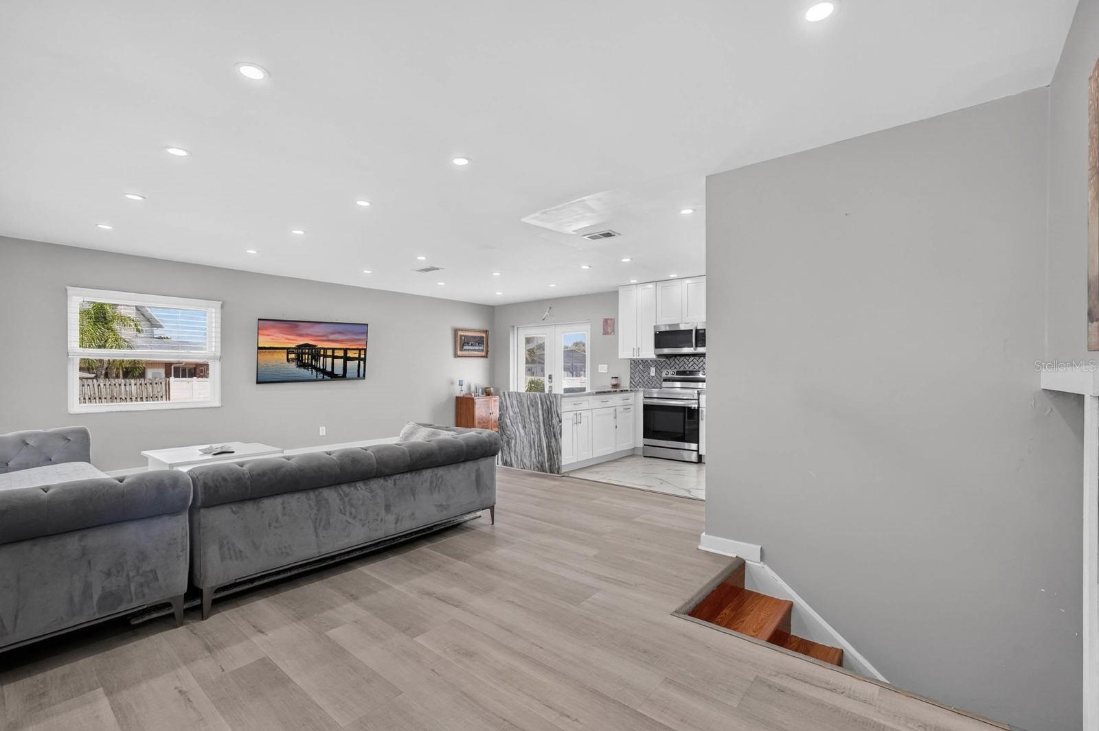 10 Tipperary Ln Property Photo 7