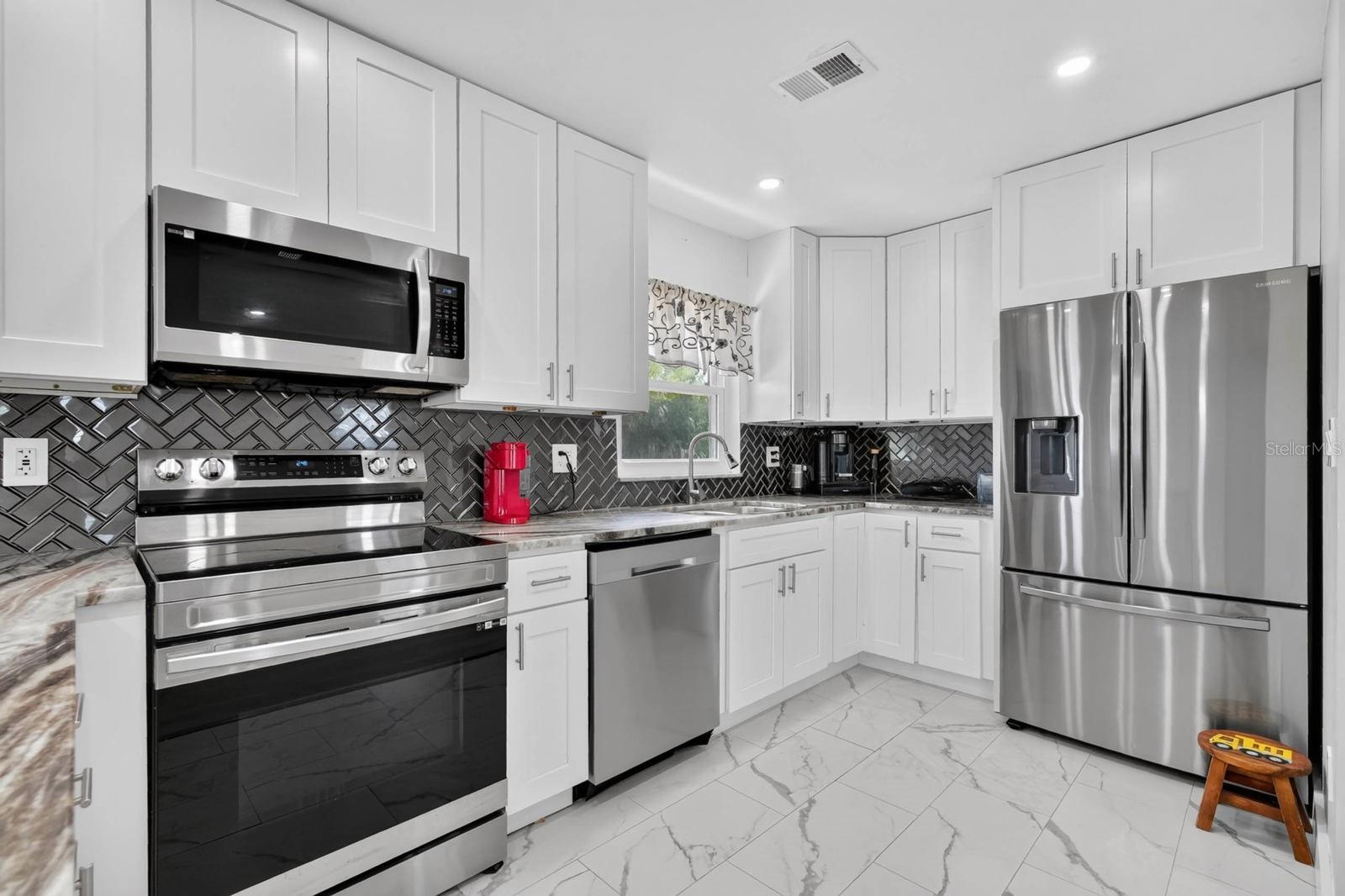 10 Tipperary Ln Property Photo 12