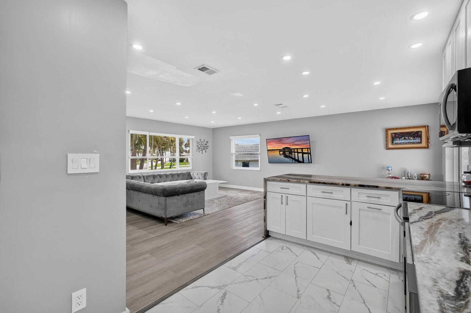 10 Tipperary Ln Property Photo 14