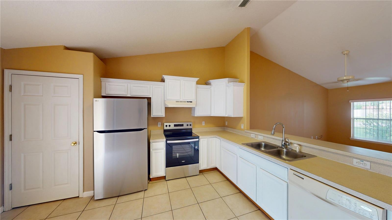 18 Lloleeta Path Property Photo 11