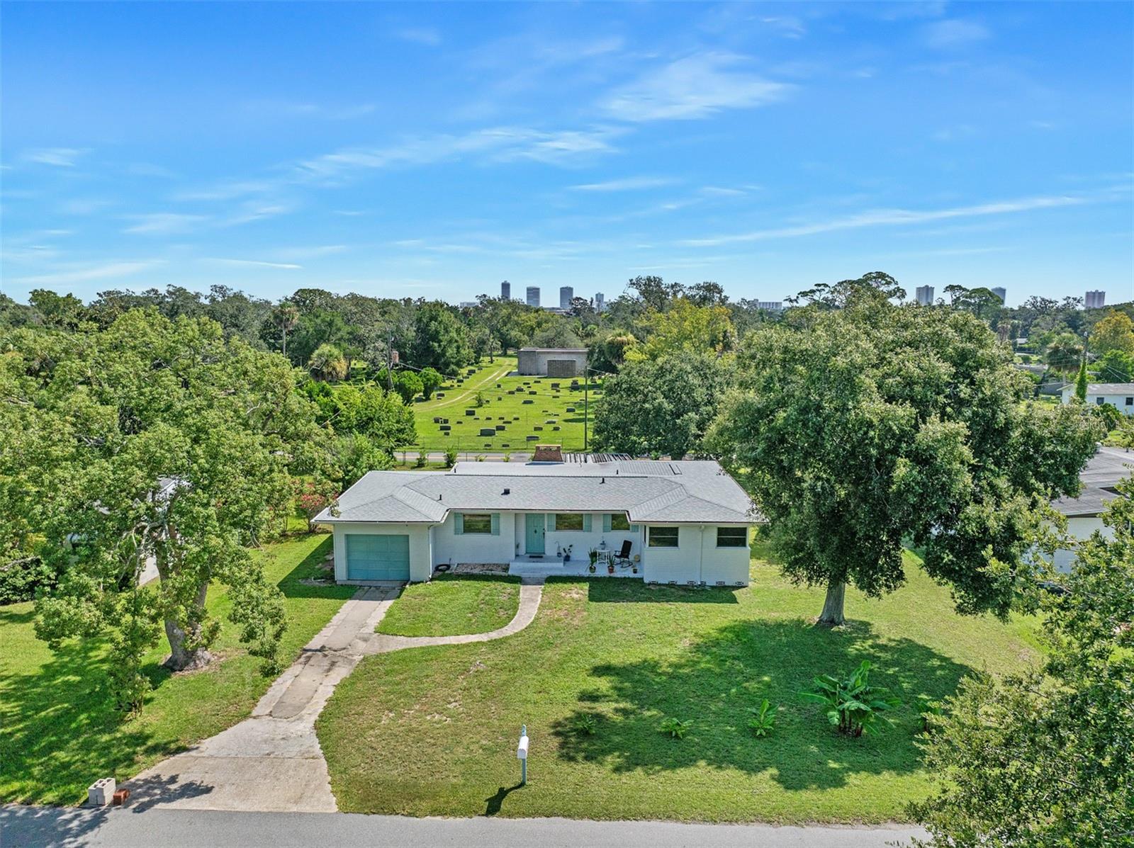 1649 Cordova Ave Property Photo 1