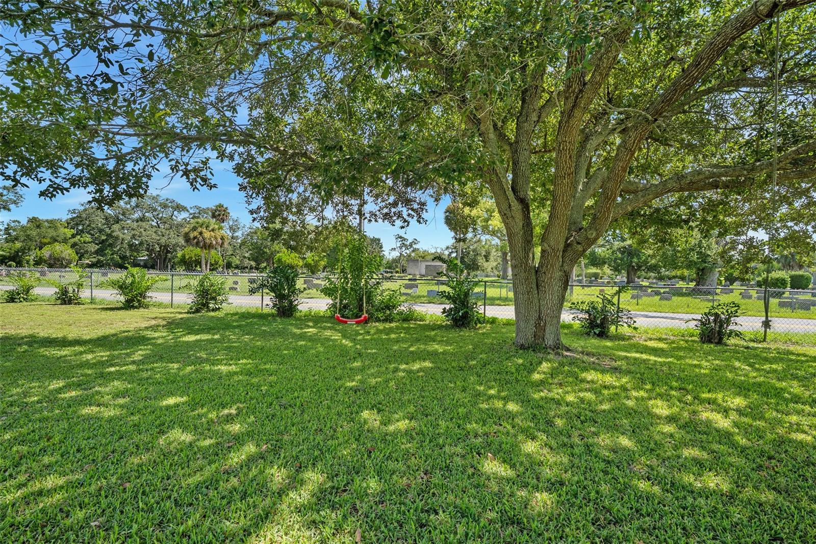 1649 Cordova Ave Property Photo 4