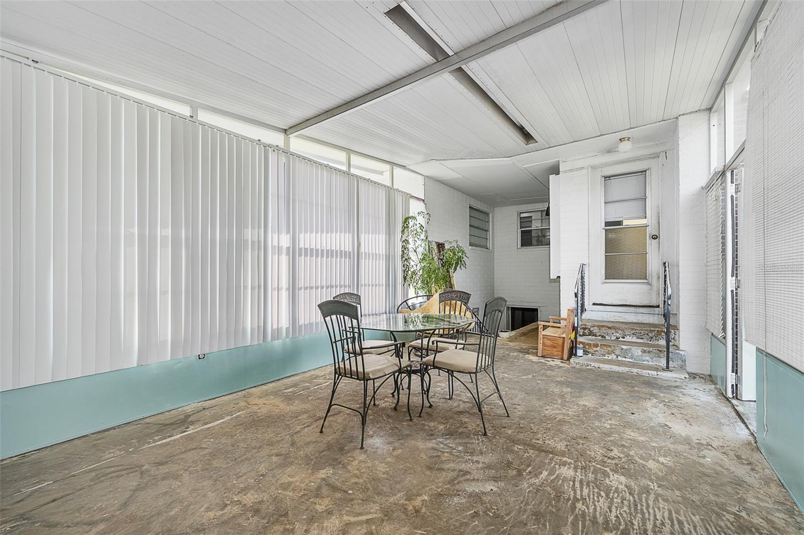 1649 Cordova Ave Property Photo 12