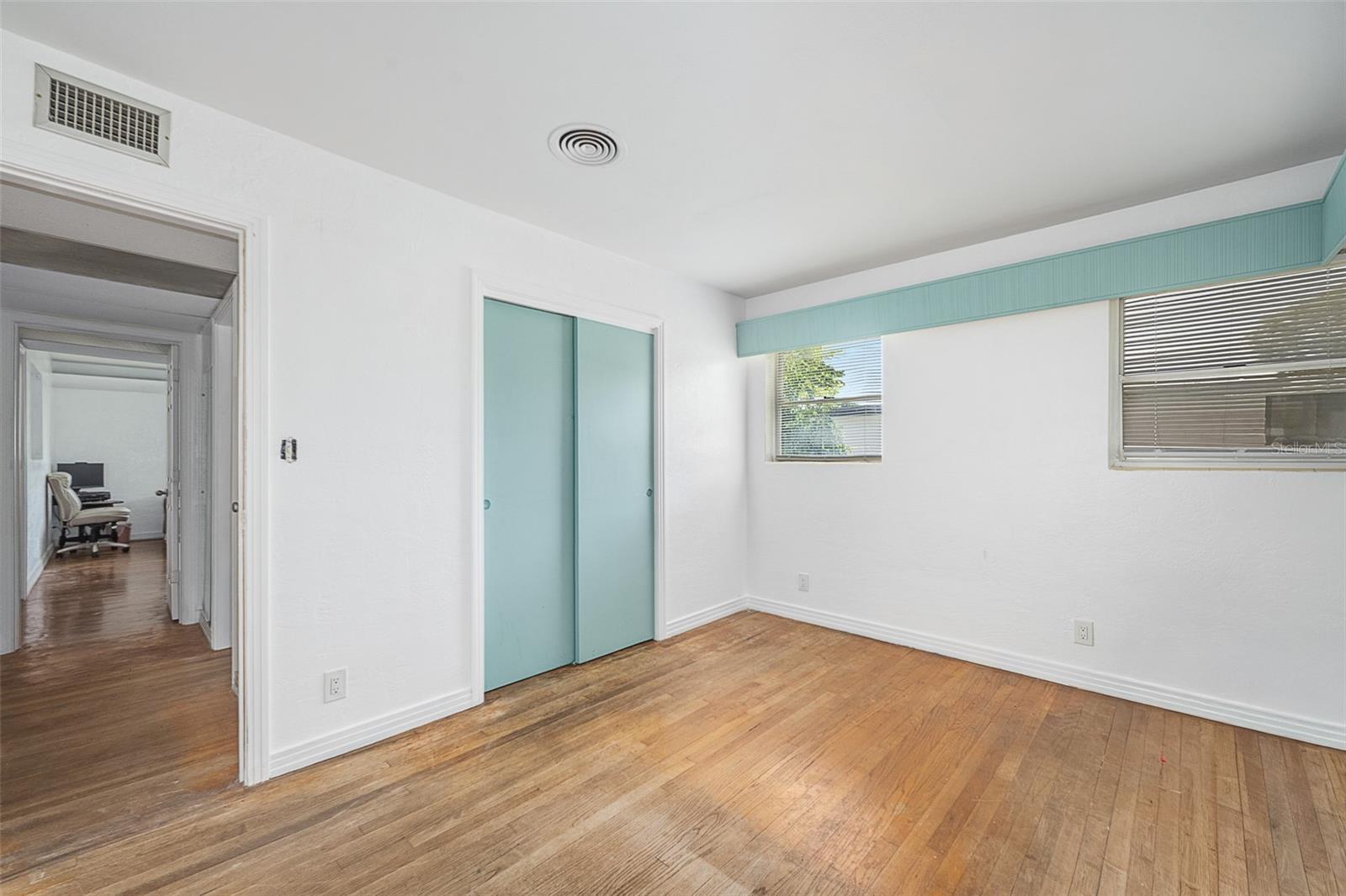 1649 Cordova Ave Property Photo 14