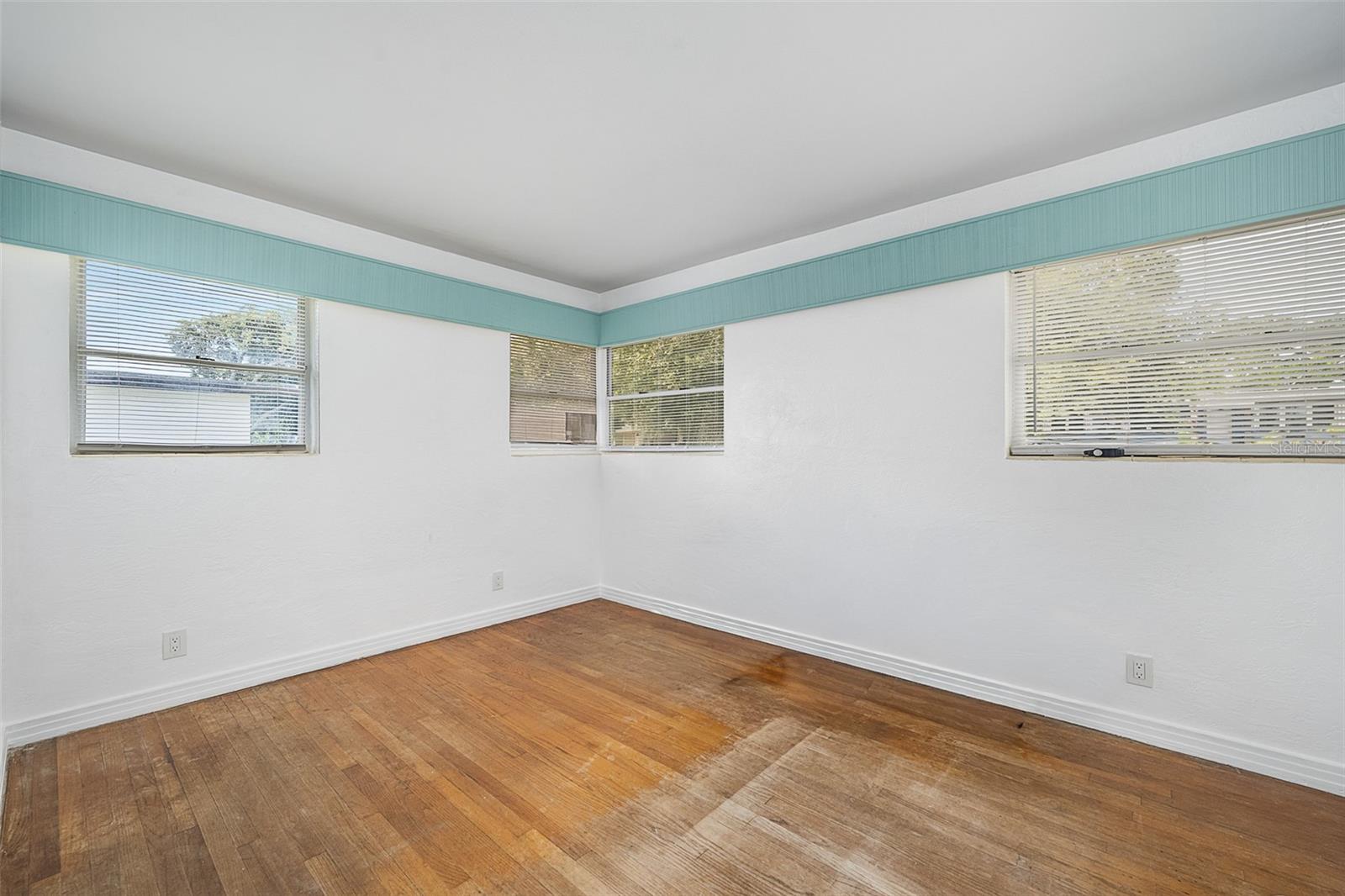 1649 Cordova Ave Property Photo 15