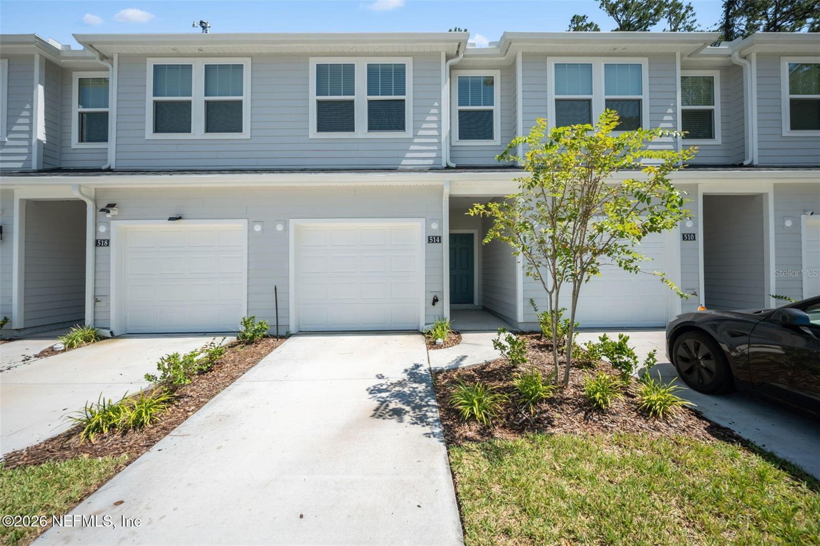 514 Hollylakes Dr Property Photo 2