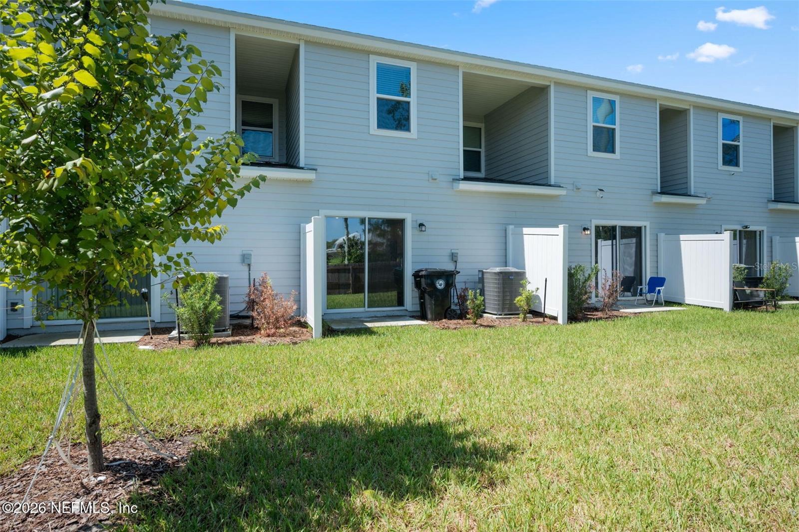 514 Hollylakes Dr Property Photo 3