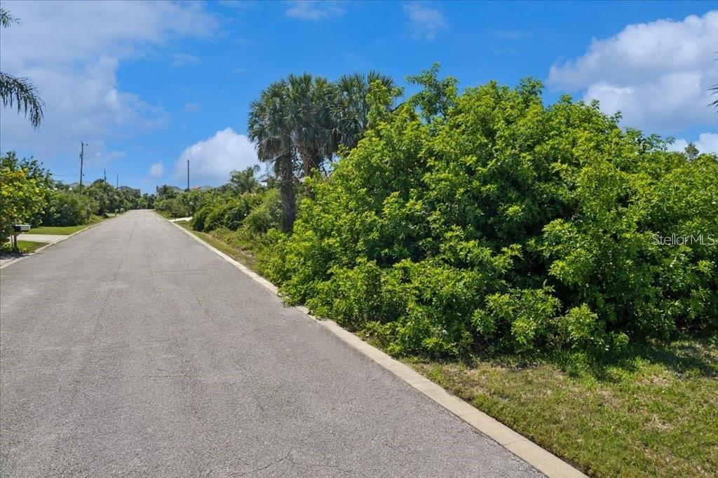 16 Mahoe Dr N Property Photo 1