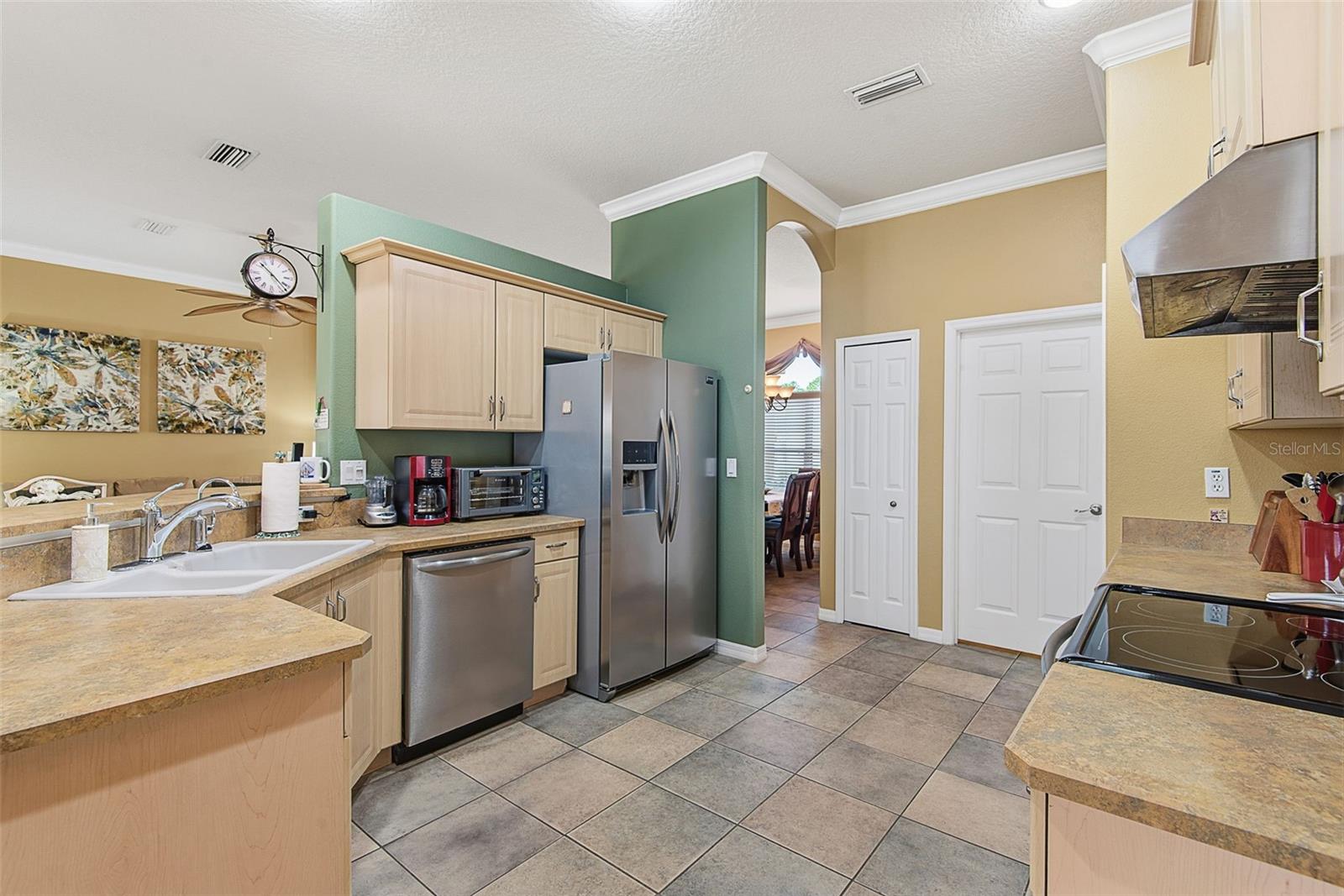 1 Kalendar Ct Property Photo 17