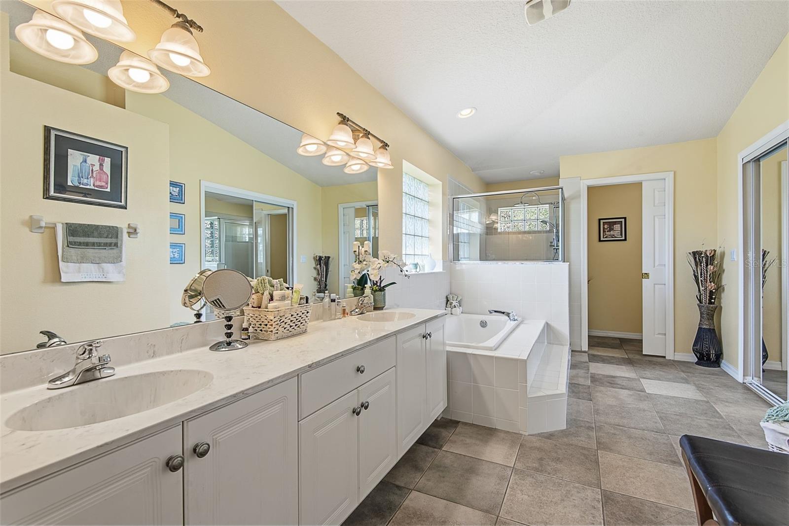 1 Kalendar Ct Property Photo 25