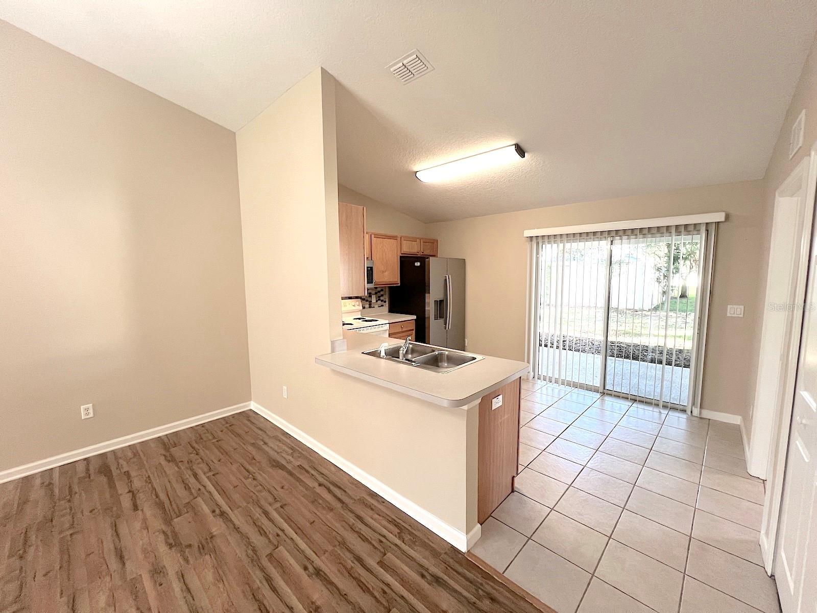 41 Eton Ln #b Property Photo 7