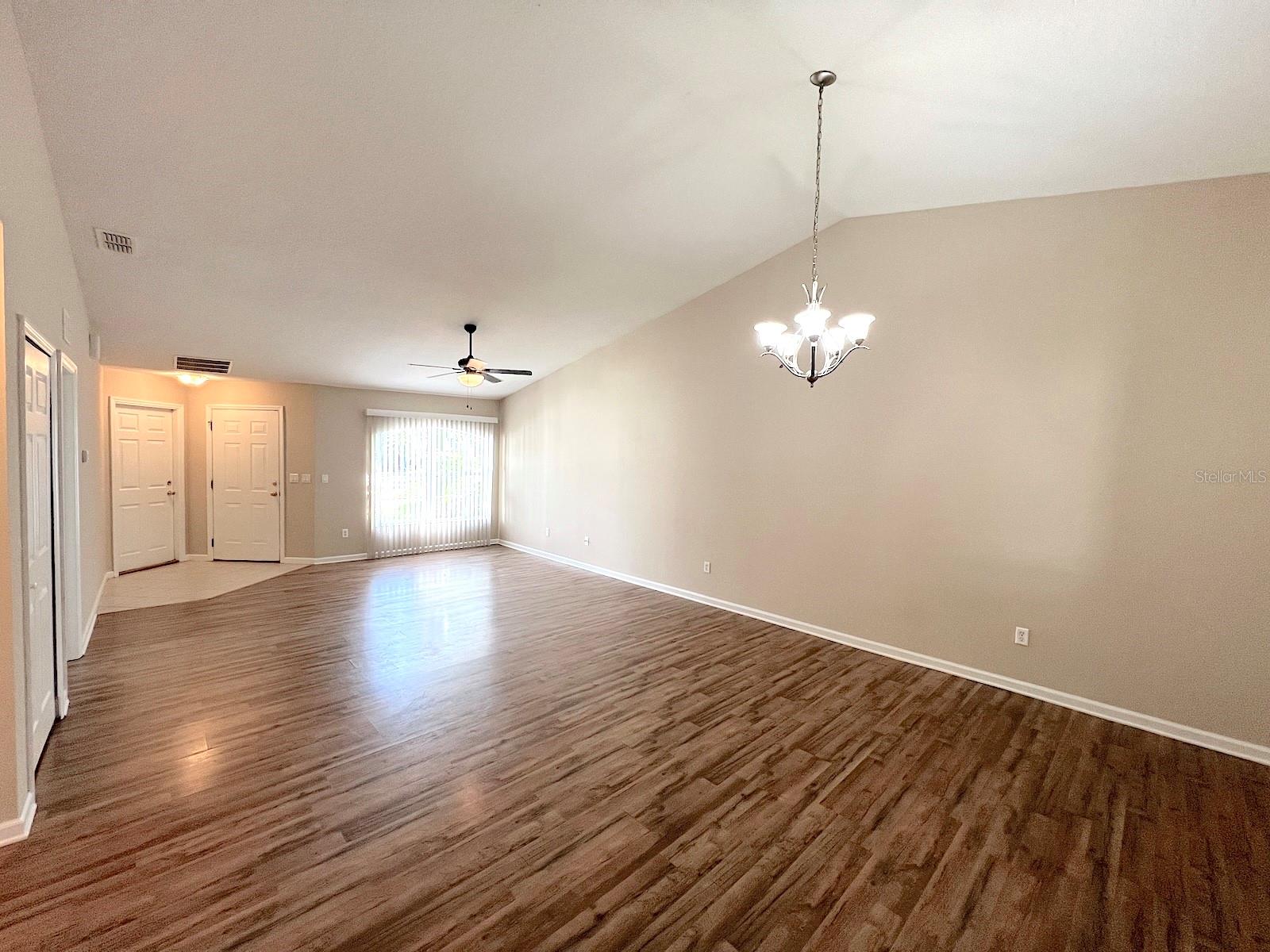 41 Eton Ln #b Property Photo 8