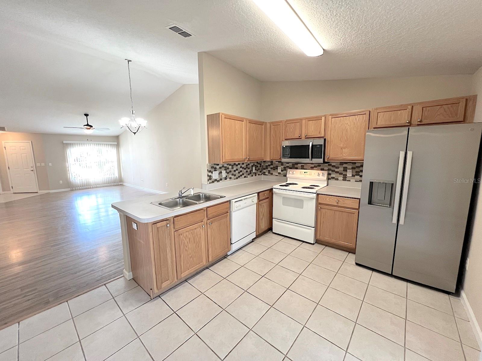 41 Eton Ln #b Property Photo 9