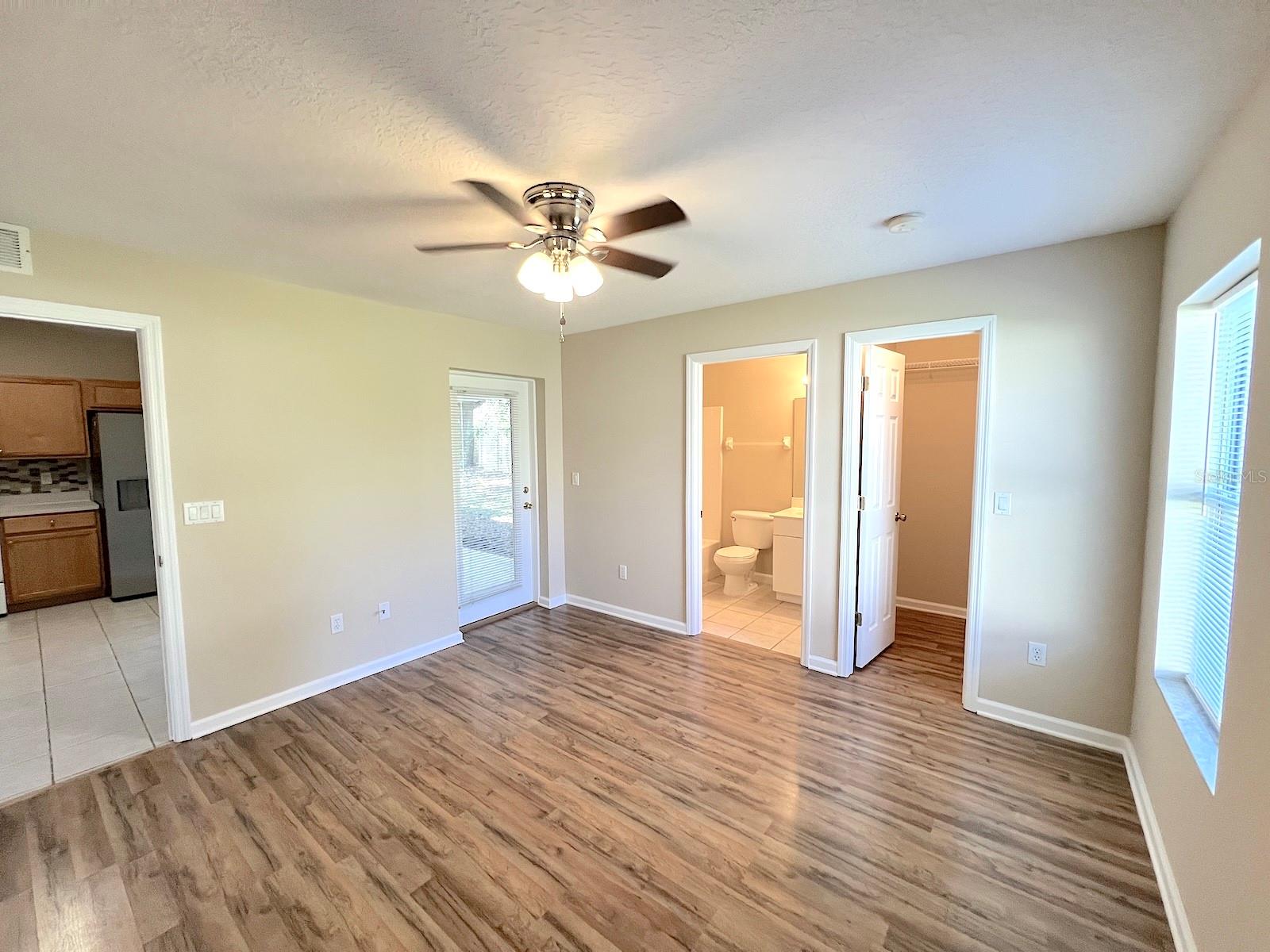 41 Eton Ln #b Property Photo 12