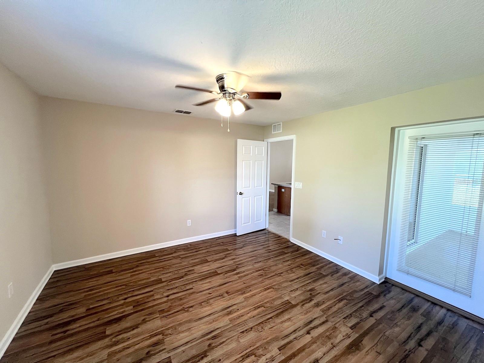 41 Eton Ln #b Property Photo 13